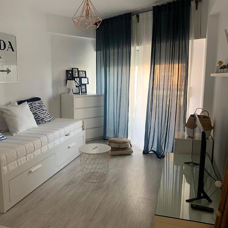 Acogedor Estudio En Primera Linea De Playa Benalmádena Esterno foto