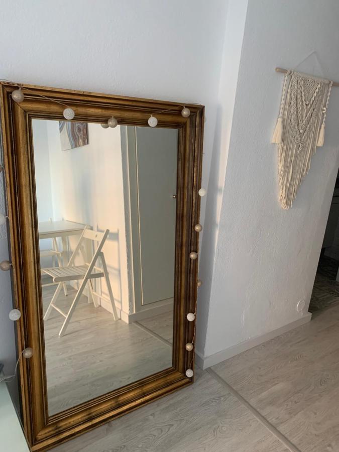Acogedor Estudio En Primera Linea De Playa Benalmádena Esterno foto